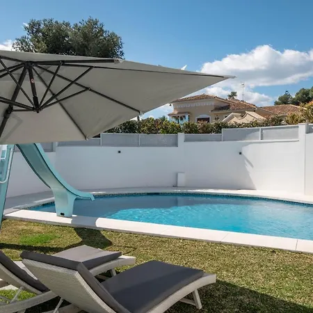 Encantadora Junto A La Playa En Monteros Con Seguridad 24 Villa Marbella