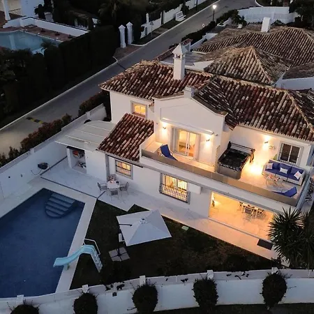 Villa Encantadora Junto A La Playa En Monteros Con Seguridad 24 *