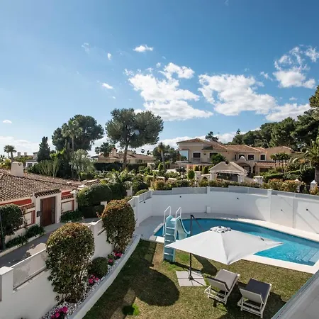 Villa Encantadora Junto A La Playa En Monteros Con Seguridad 24 Marbella